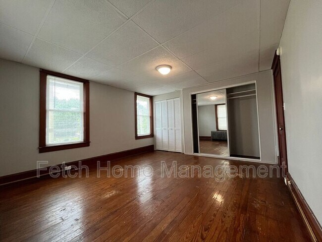 Building Photo - 23 S Custer Ave