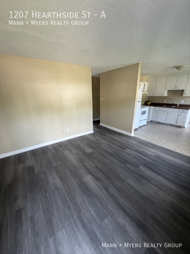 Building Photo - 1207 Hearthside St