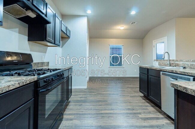 Building Photo - 13233 Bridgewater Dr