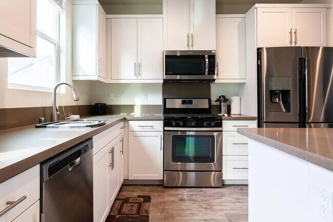 Building Photo - 532 Shorebird Way