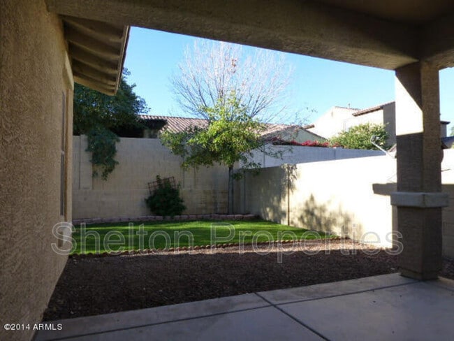Building Photo - 20653 W Grandview Dr