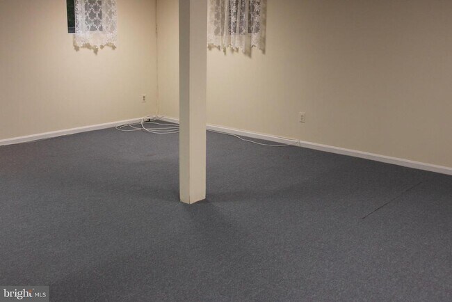 Building Photo - 6210 Cottonwood St