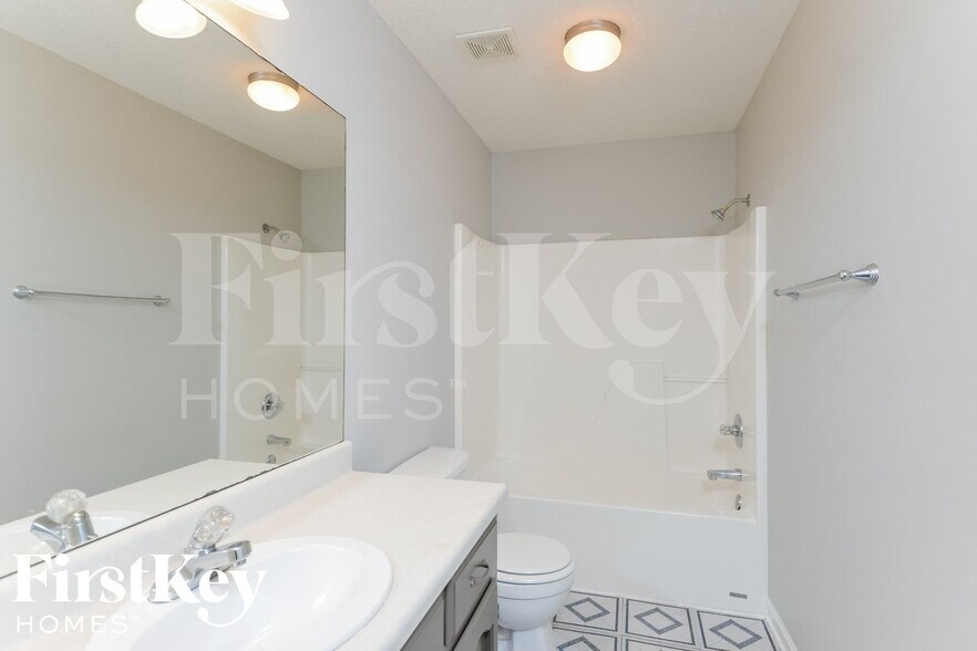 Building Photo - 1755 Annendale Dr