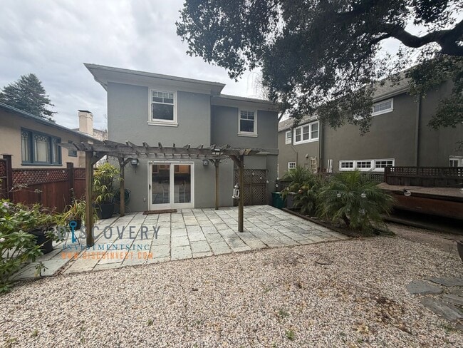 Building Photo - Lakeshore Craftsman with Detached Cottage and Versatile Bonus Rooms