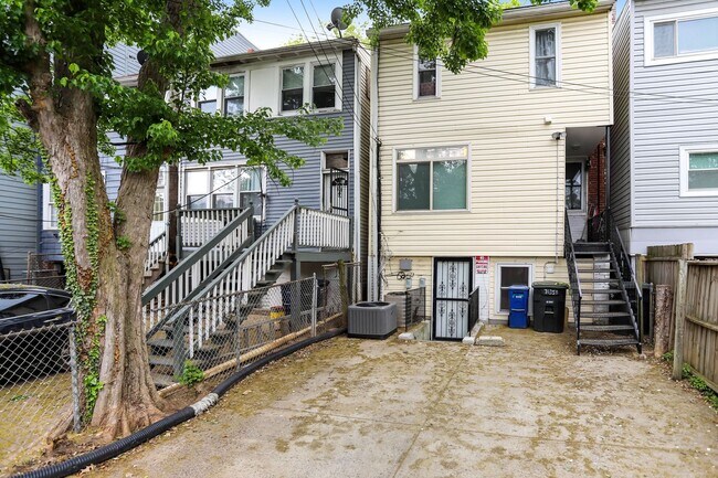 Building Photo - 2BR Basement Apartment | Brightwood