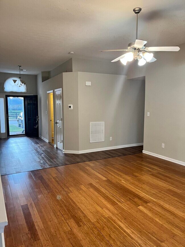 Building Photo - 4405 Lotus Ln