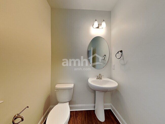 Building Photo - 180 Larragan Dr