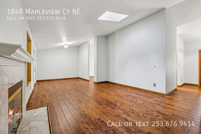 Building Photo - 1848 Mapleview Ct NE