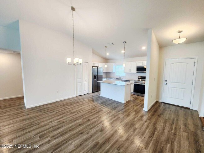 Building Photo - 27 Farmsworth Dr