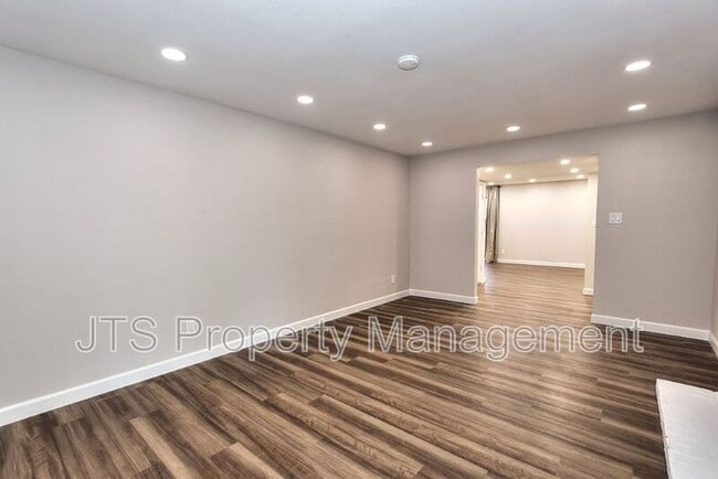 Building Photo - 3160 Watt Ave