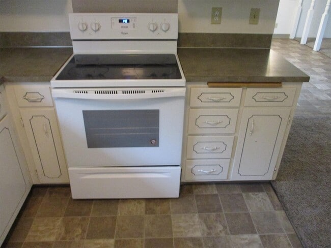 Building Photo - 4279 River Rd