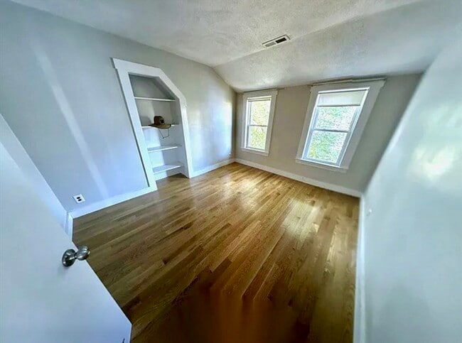 Building Photo - 14 Dow St