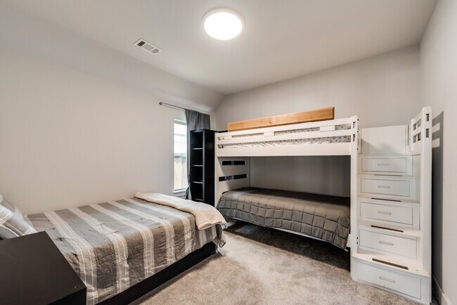 Building Photo - 243 Frio Dr