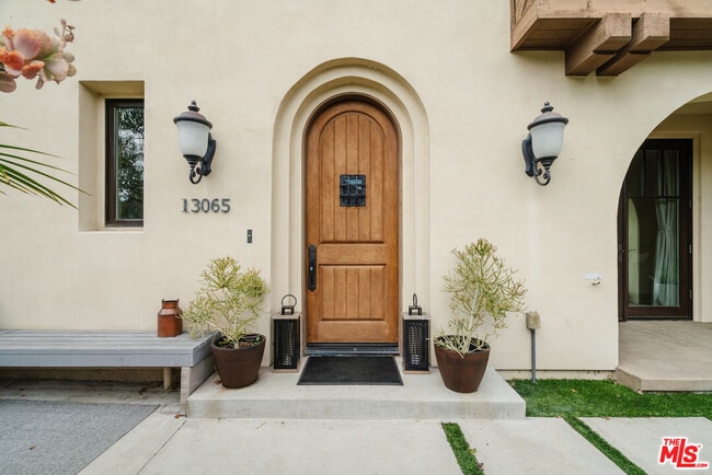 Building Photo - 13065 Bluff Creek Dr