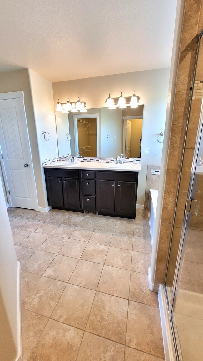 Building Photo - 11309 Scenic Brush Dr