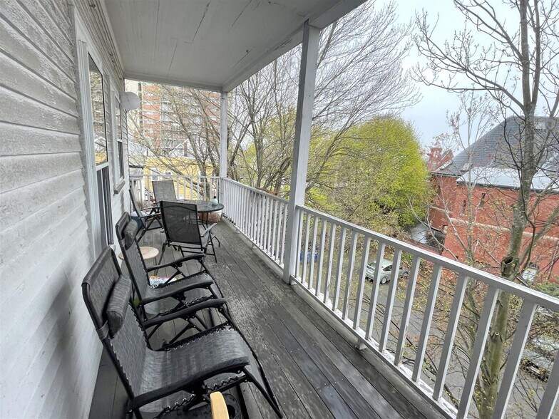 Building Photo - 14 Sanborn Ave