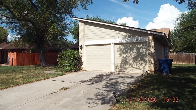 Building Photo - 8311 Meadow Fire St