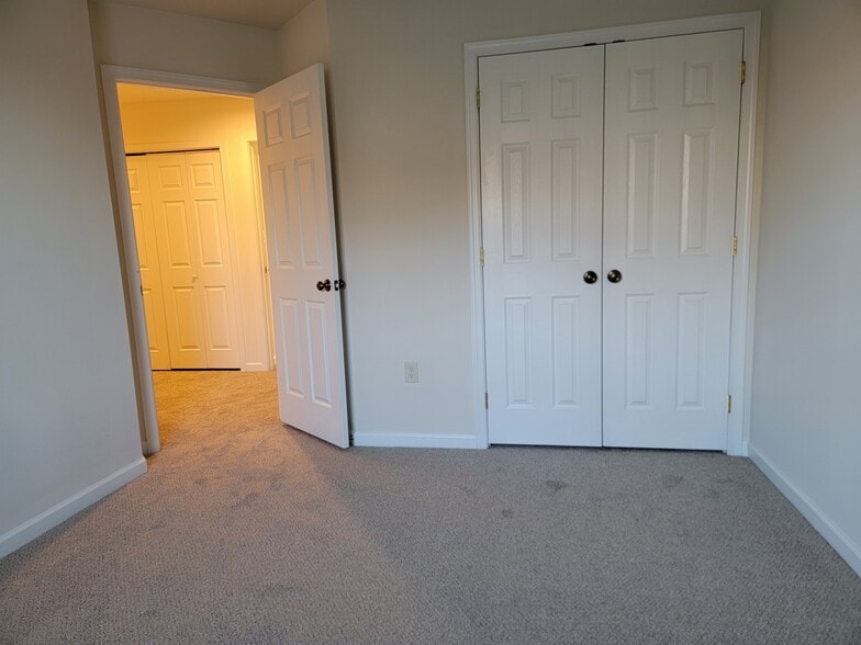 Building Photo - 302 Mount Olive Ln