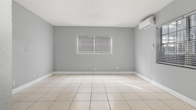 Building Photo - 626 SW 14th Ave