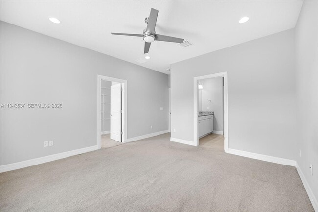 Building Photo - 964 Banyan Dr