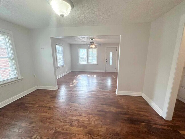 Building Photo - 4605 N Hammond Ave