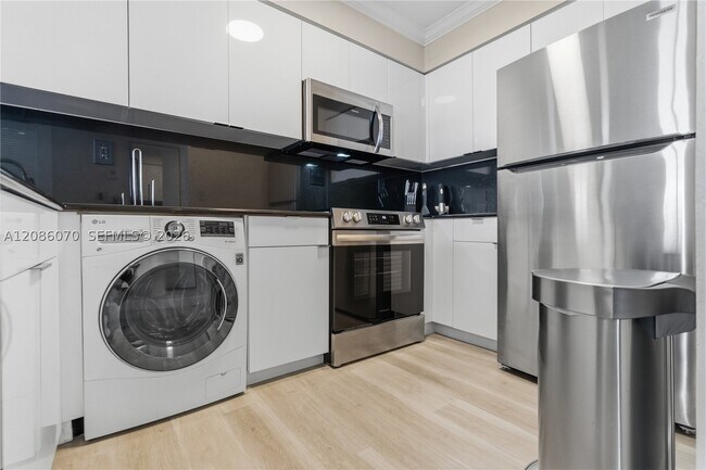 Building Photo - 2501 S Ocean Dr