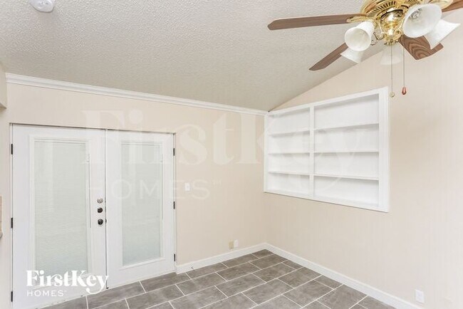 Building Photo - 7355 Greenacres Dr