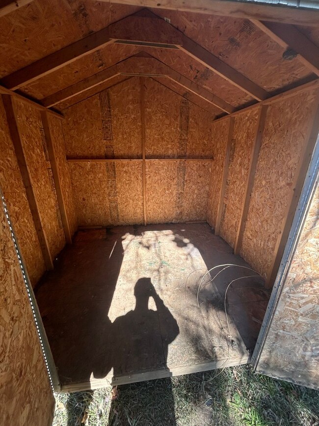 Building Photo - 802 W Parker Rd