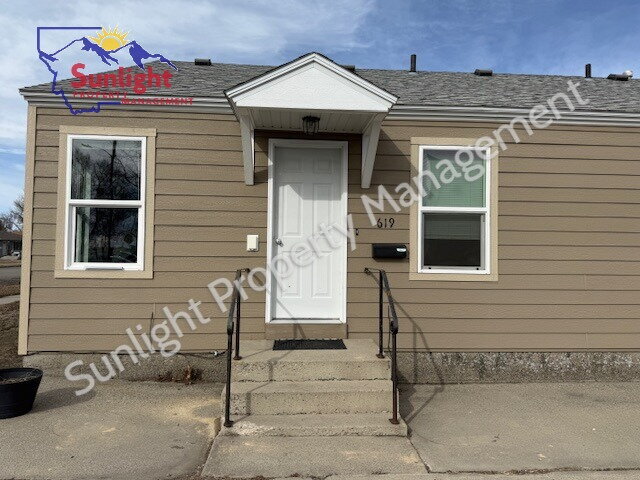 Primary Photo - 2 Bed 1 Bath Apartment
