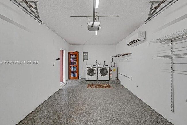 Building Photo - 9540 Sevilla Ln