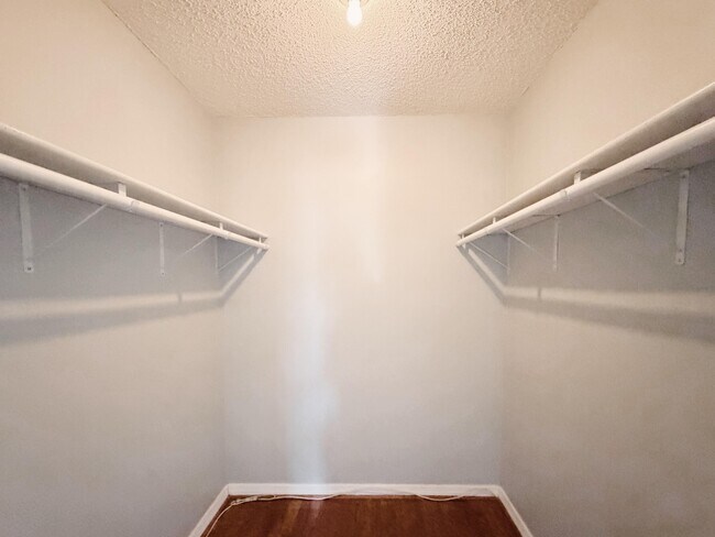 Building Photo - 100 Village Green Cir E