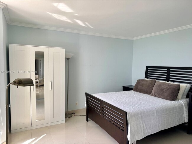 Building Photo - 1000 W Island Blvd