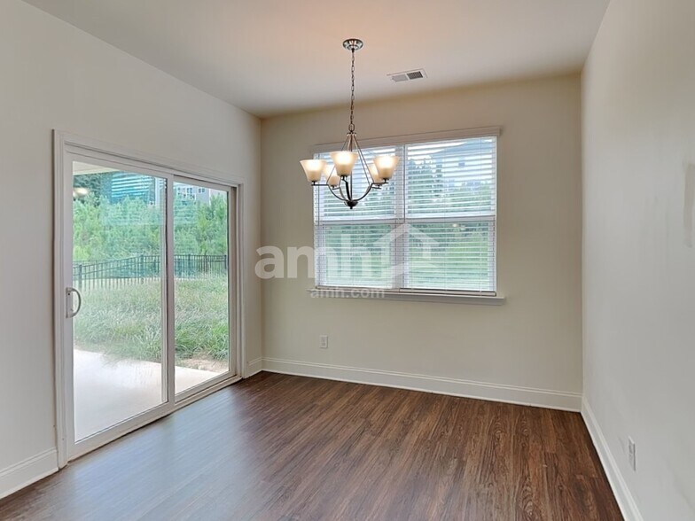 Building Photo - 6240 Bridlewood Ln