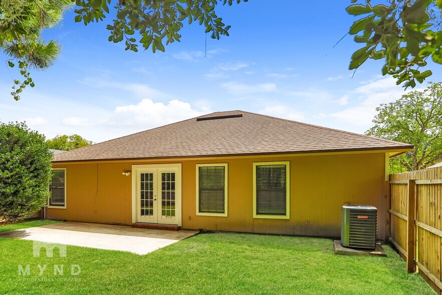 Building Photo - 398 Willow Green Dr