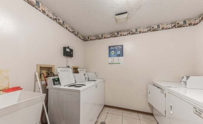 Laundry Facilities - 1530 Pioneer Rd