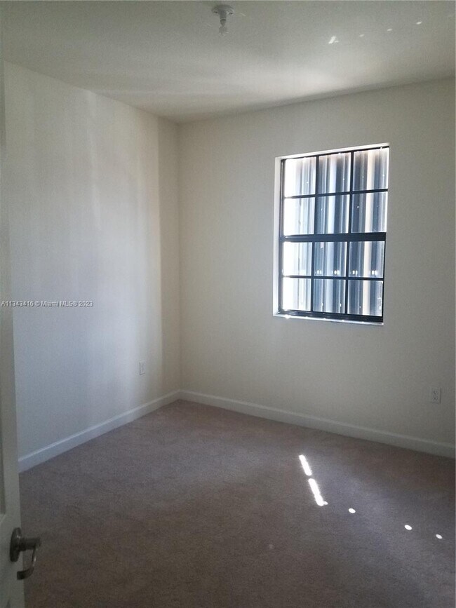 Building Photo - 3741 SE 1st St