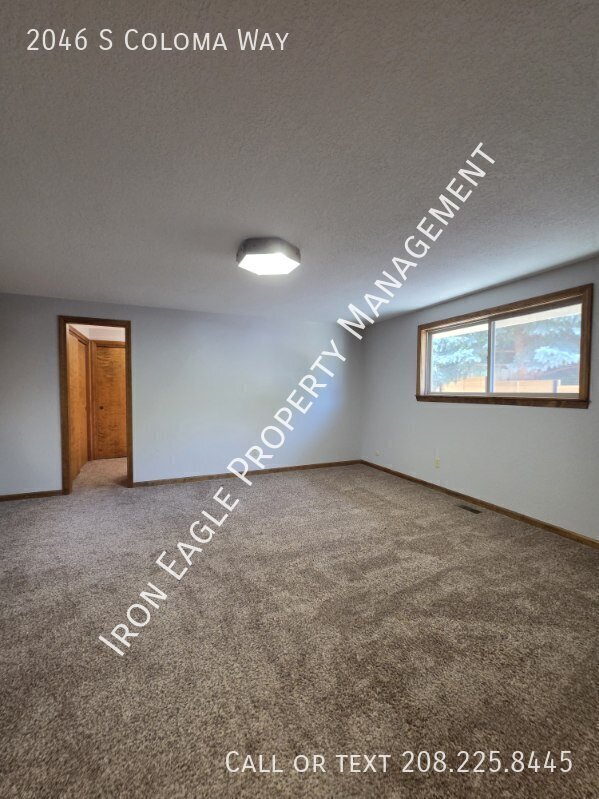 Building Photo - 2046 S Coloma Wy