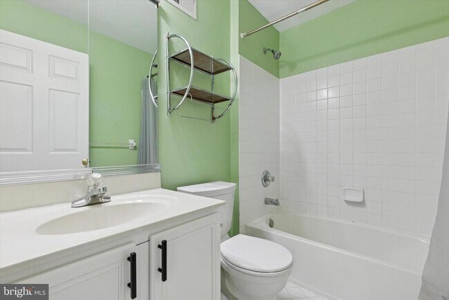 Building Photo - 172 Fringetree Dr