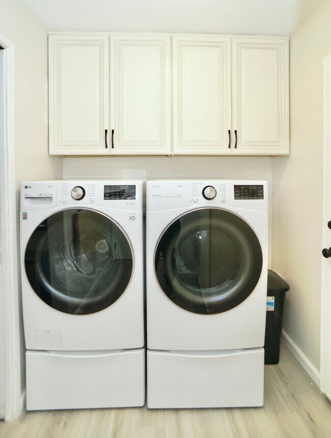 Building Photo - 15341 Vermont St