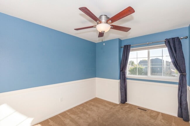 Building Photo - Spacious & Beautiful 3 Bedroom Home