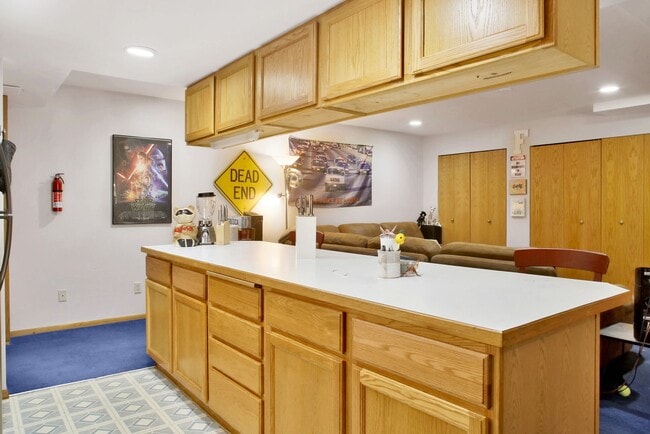 Building Photo - Preleasing Now! Available early August! 7 Bed, 2.5 Bath House!