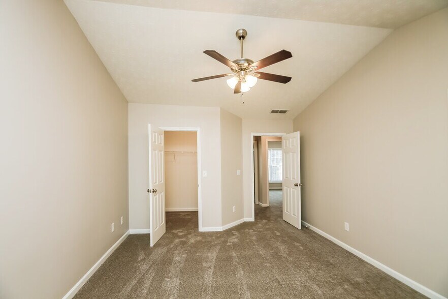 Building Photo - 341 Oak Vista Ct