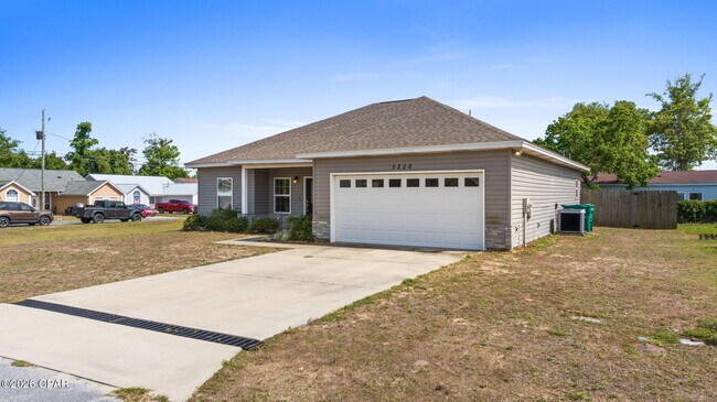 Building Photo - 5206 Robins Ct