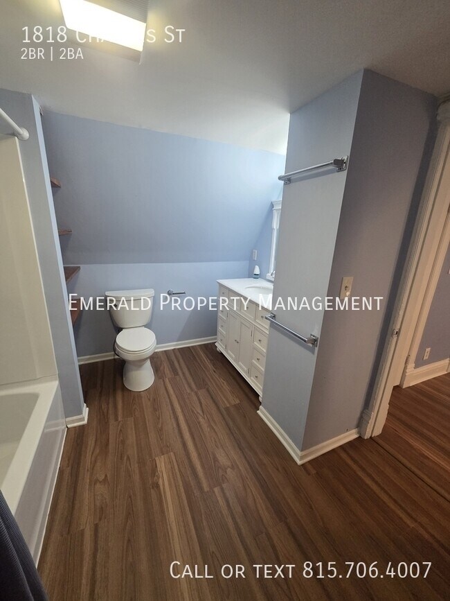 Building Photo - 1818 Charles St