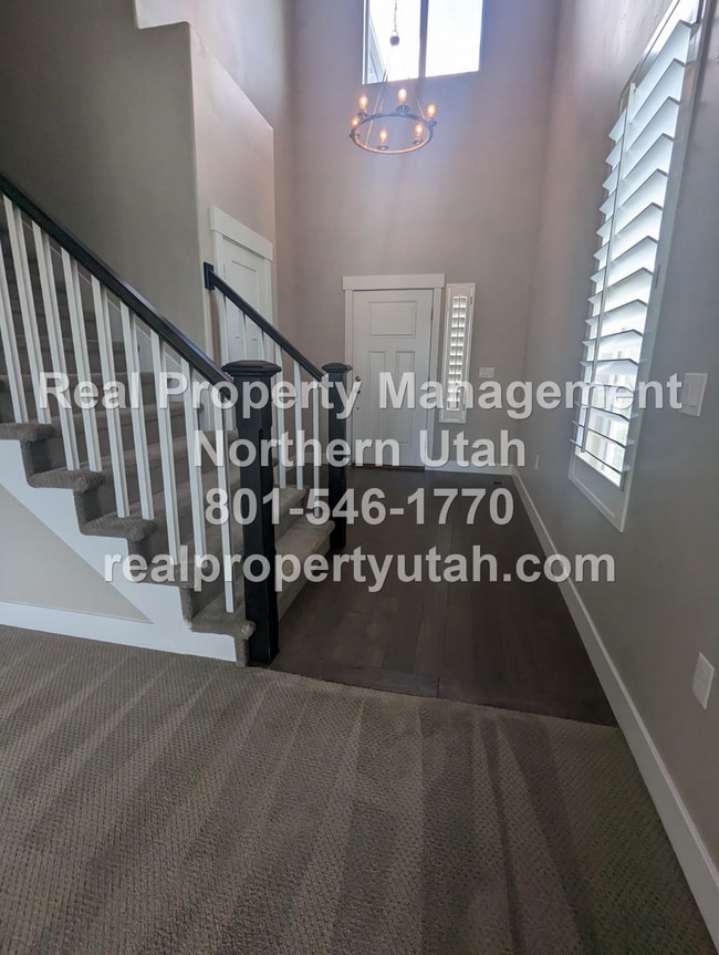 Building Photo - Gorgeous 3 Bed 2.5 Bath Coming Soon!