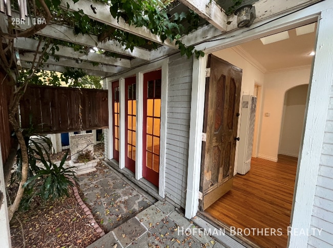 Building Photo - 523 S Coronado St