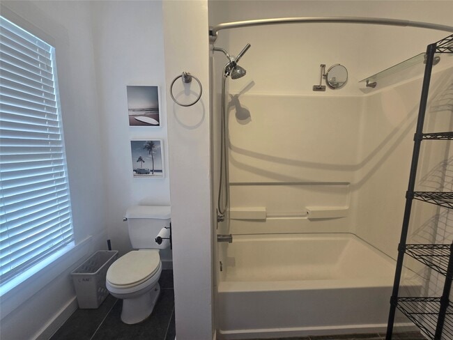 Building Photo - 1119 Broadway Avenue J