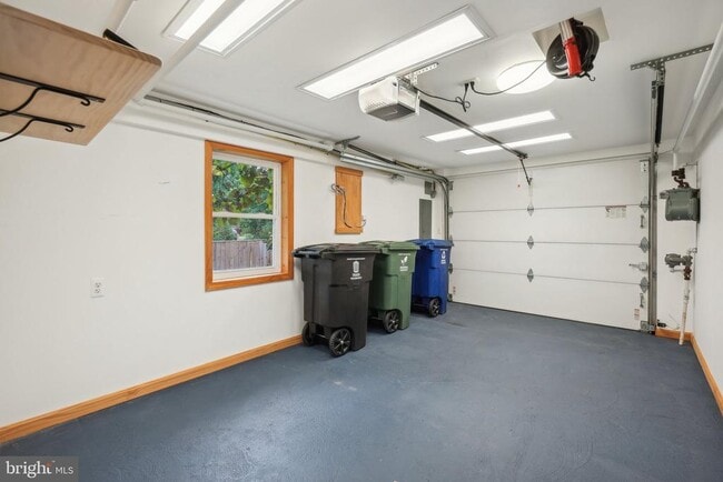 Building Photo - 401 S Barton St