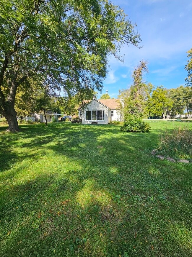 Building Photo - 28243 W Fox River Rd