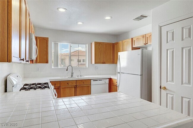 Building Photo - 10552 Pine Pointe Ave